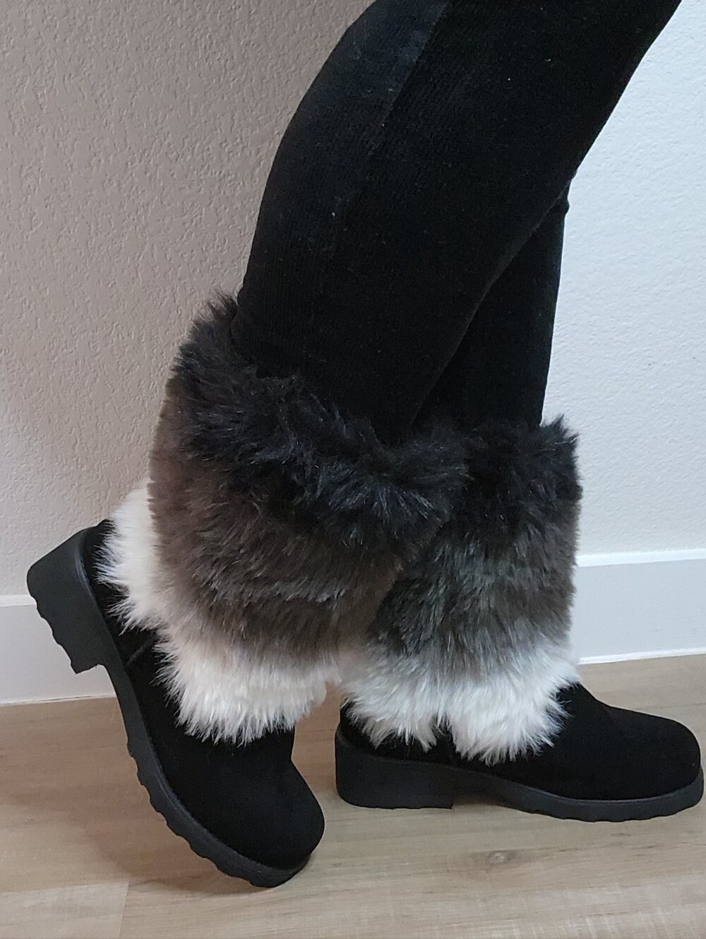 NWT BearPaw "Regina" Mid-High Faux-Fur Cold Weather Boots Size 7M US
